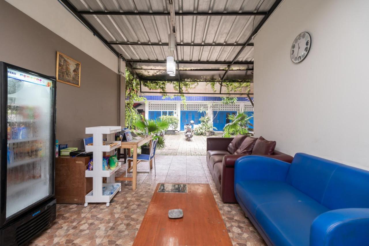Urbanview Hotel Minongga Pondok Labu By Reddoorz Jakarta Exterior photo
