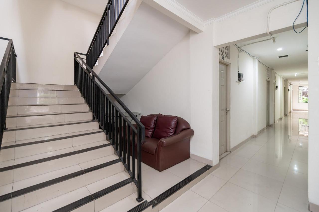 Urbanview Hotel Minongga Pondok Labu By Reddoorz Jakarta Exterior photo